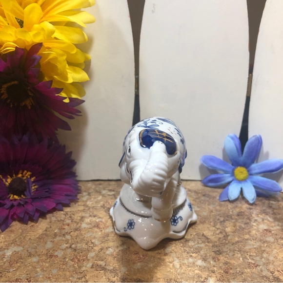 1980’s Hand Painted Vintage Porcelain Blue & White Dancing Elephant Figurine - Picture 2 of 16